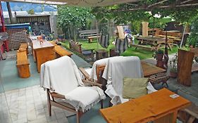 Annies Nirvana Lodge Backpackers