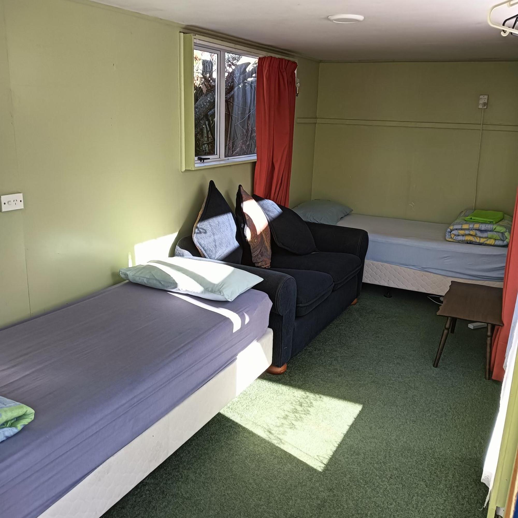 Annies Nirvana Lodge Backpackers Takaka Exterior photo