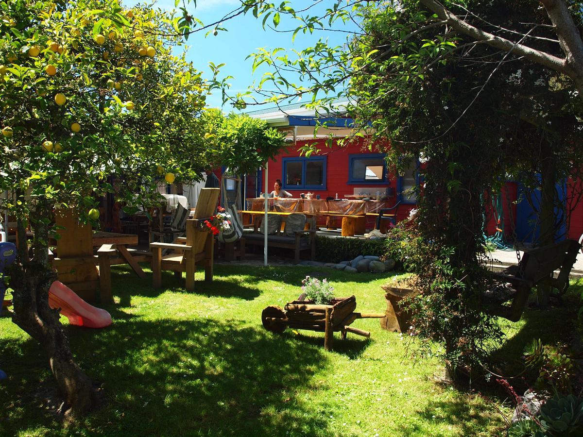 Annies Nirvana Lodge Backpackers Takaka Exterior photo
