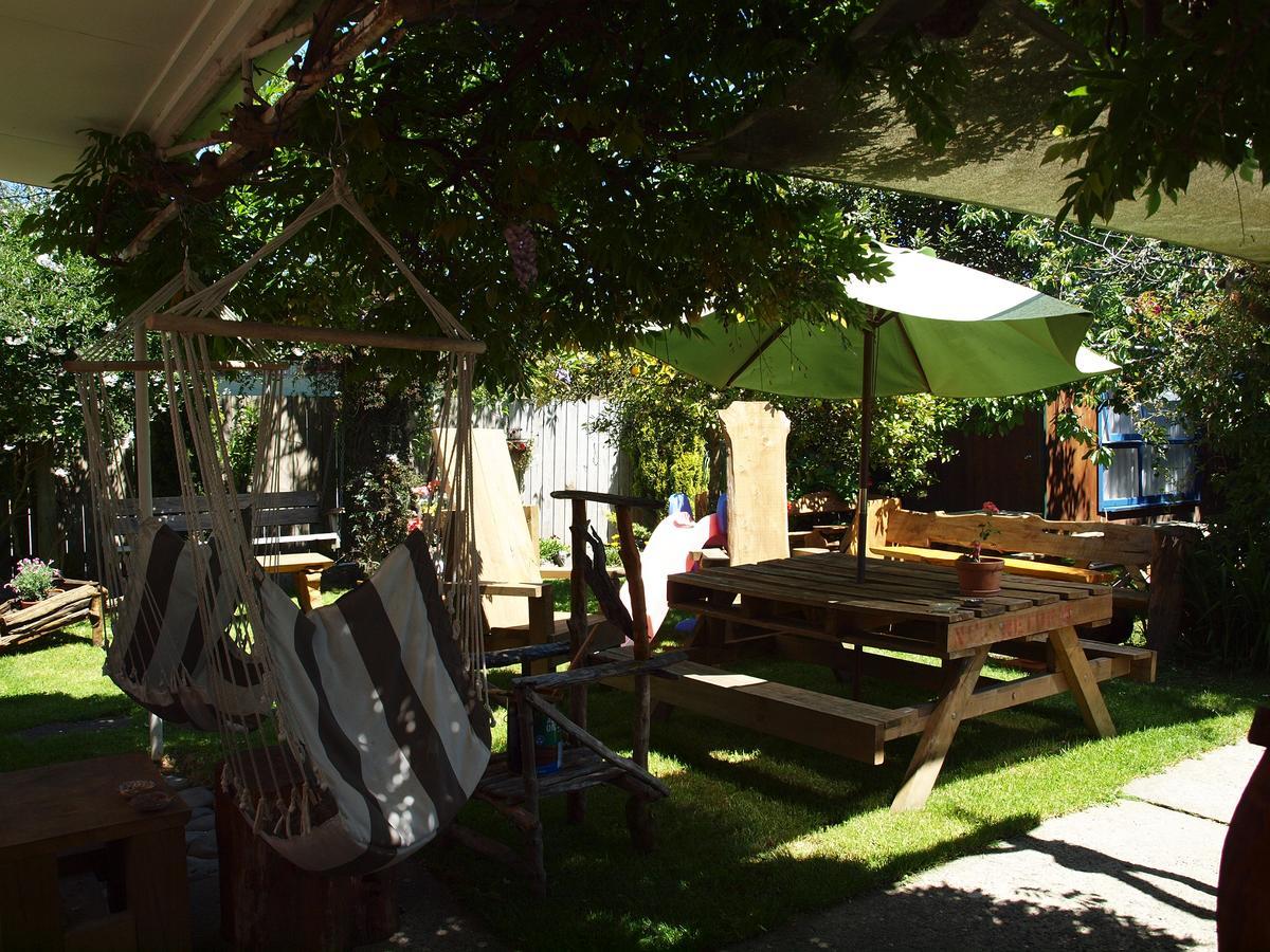 Annies Nirvana Lodge Backpackers Takaka Exterior photo