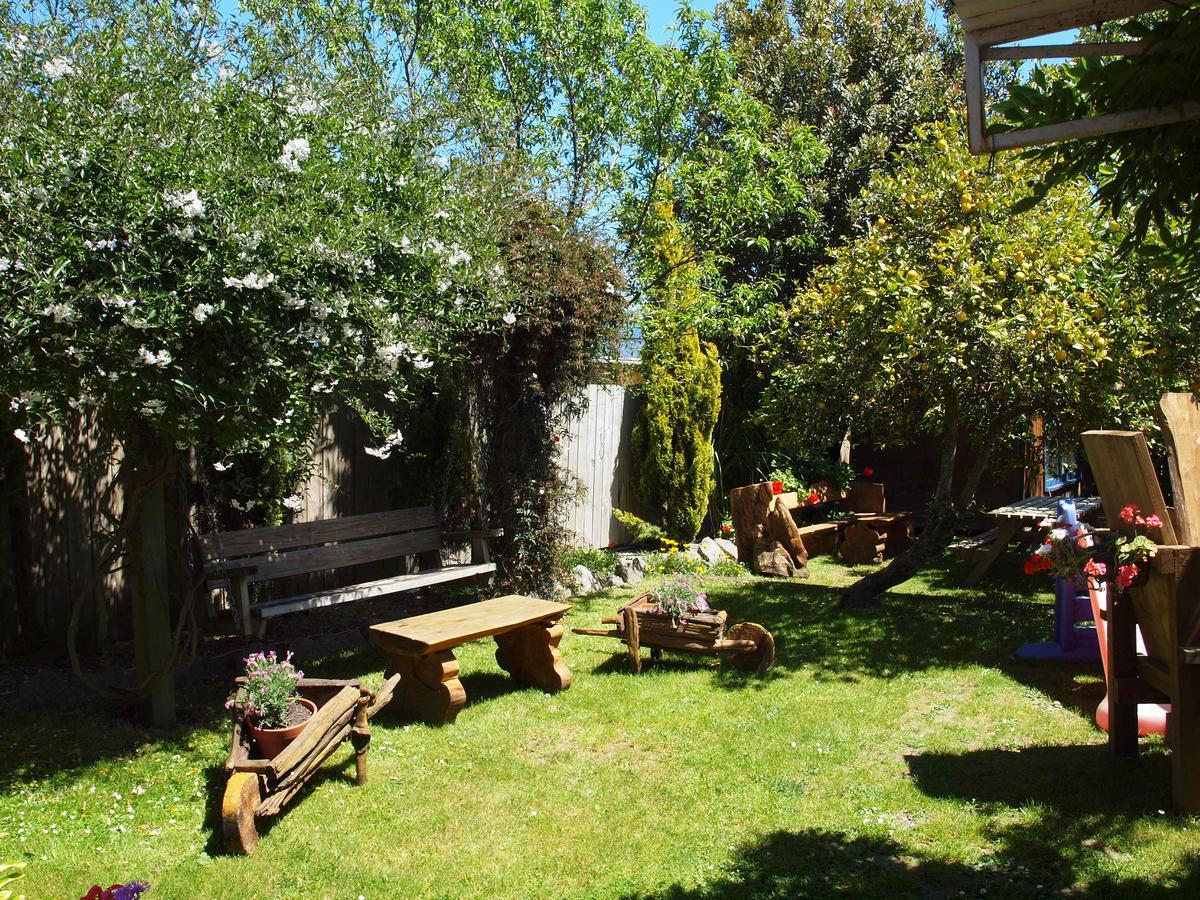 Annies Nirvana Lodge Backpackers Takaka Exterior photo