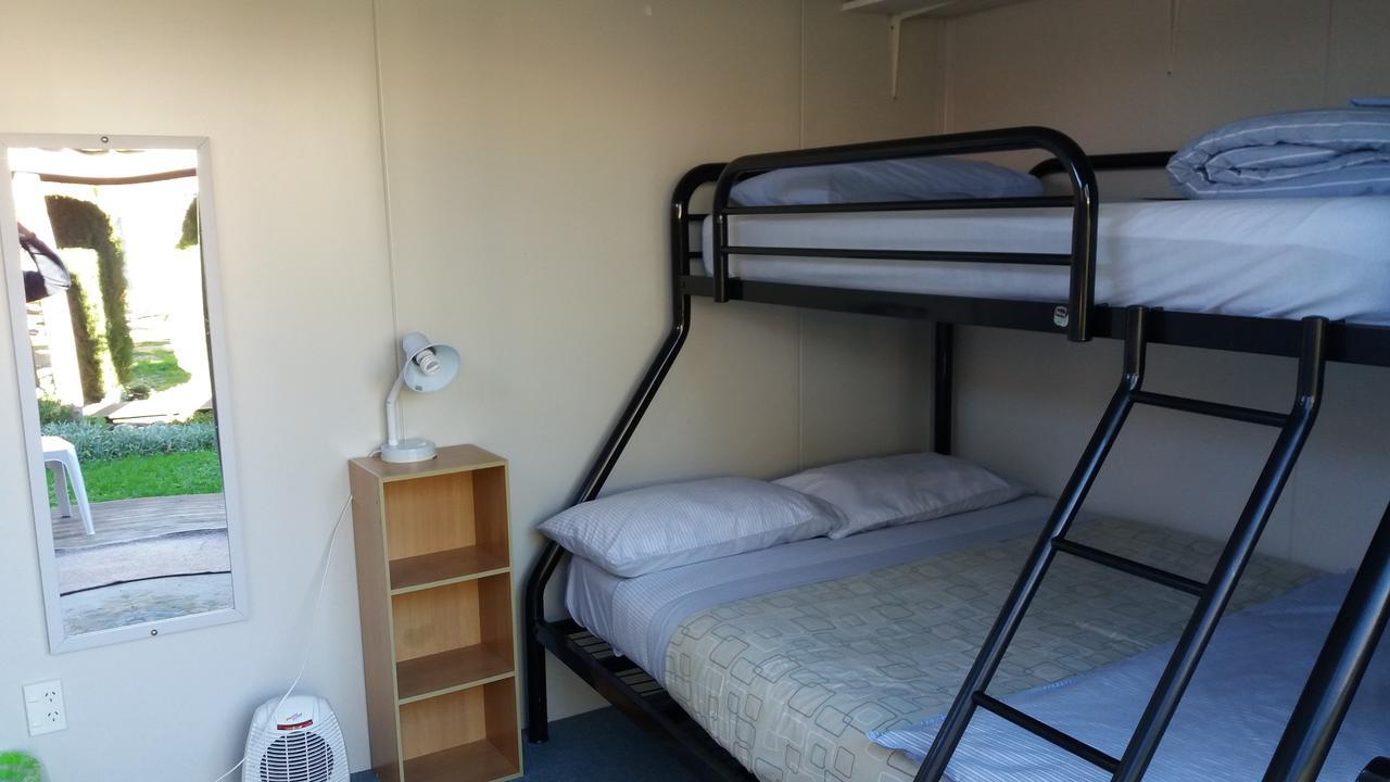 Annies Nirvana Lodge Backpackers Takaka Exterior photo