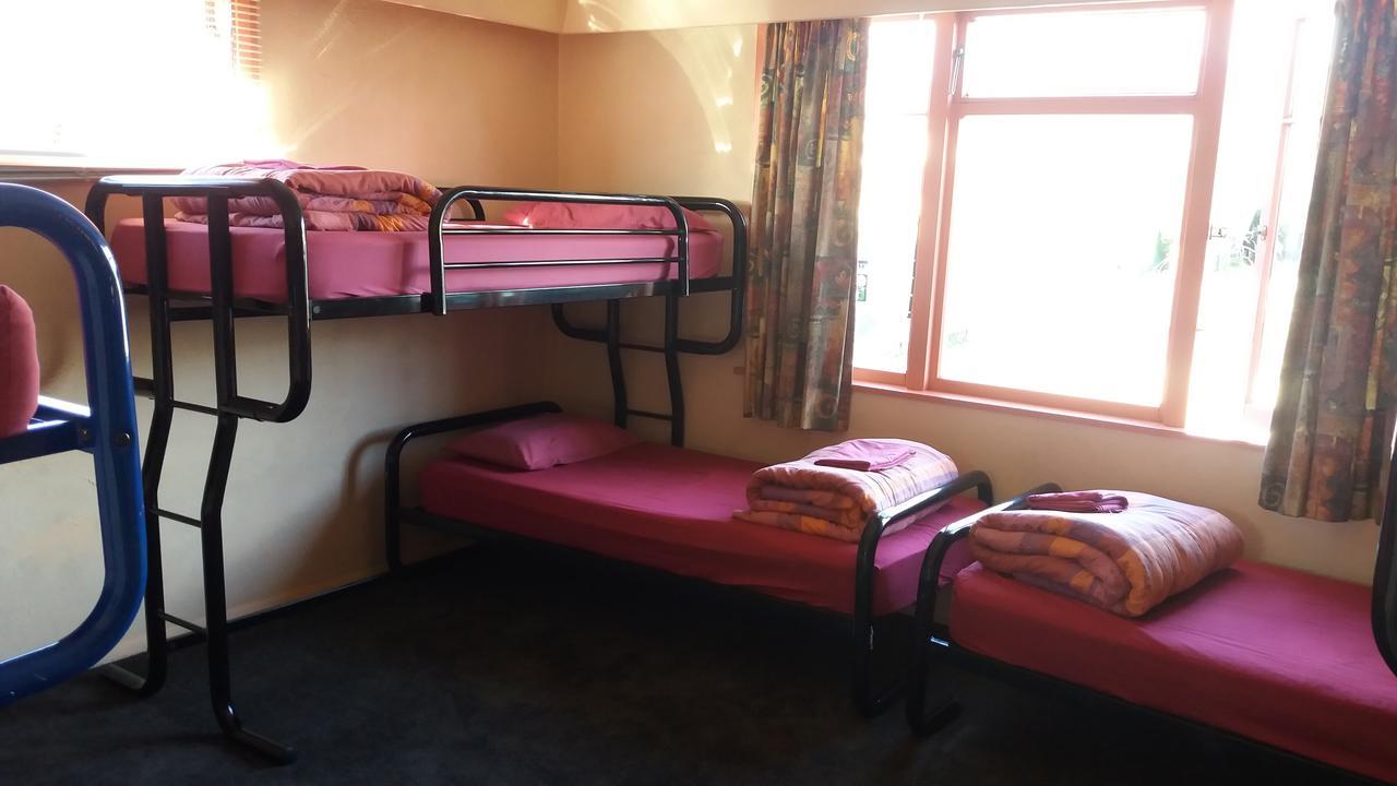 Annies Nirvana Lodge Backpackers Takaka Exterior photo