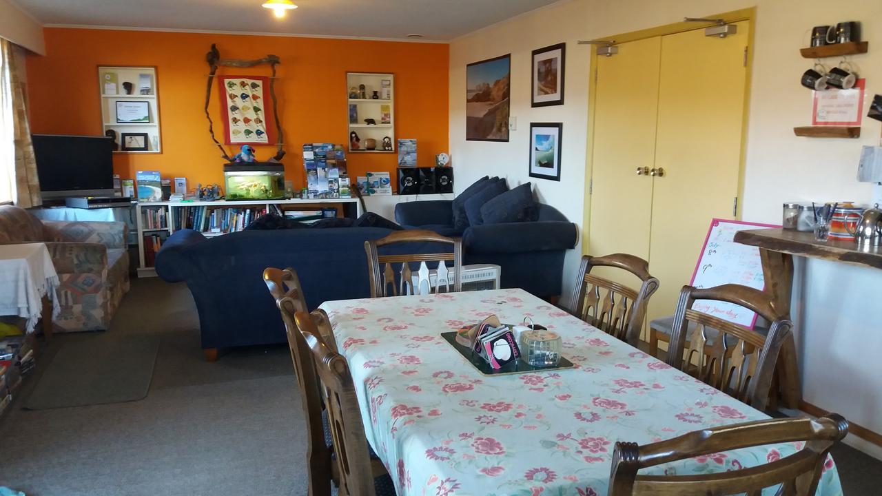 Annies Nirvana Lodge Backpackers Takaka Exterior photo