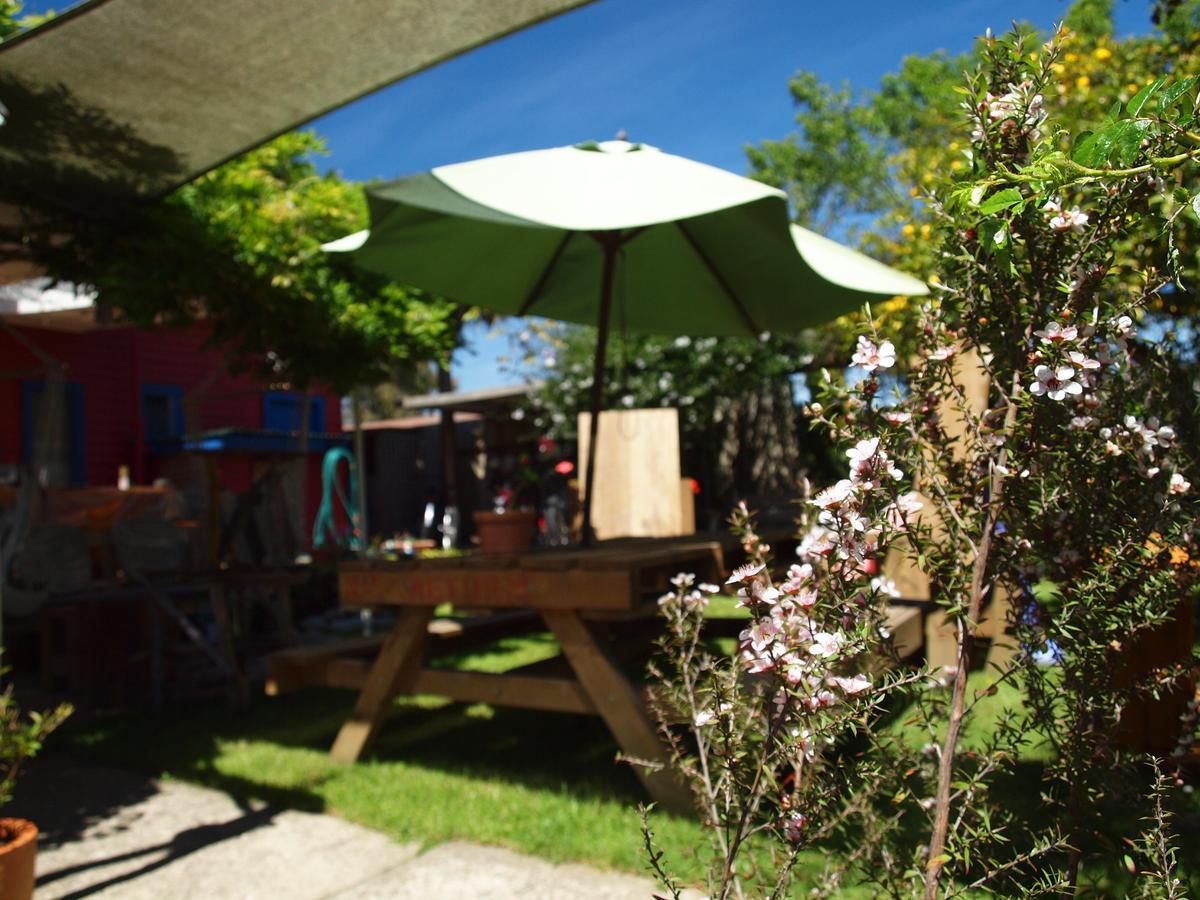 Annies Nirvana Lodge Backpackers Takaka Exterior photo