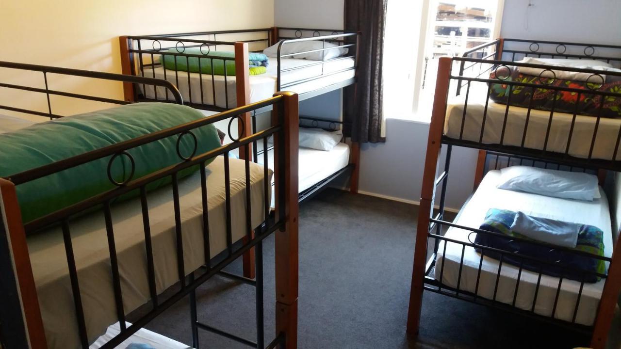 Annies Nirvana Lodge Backpackers Takaka Exterior photo
